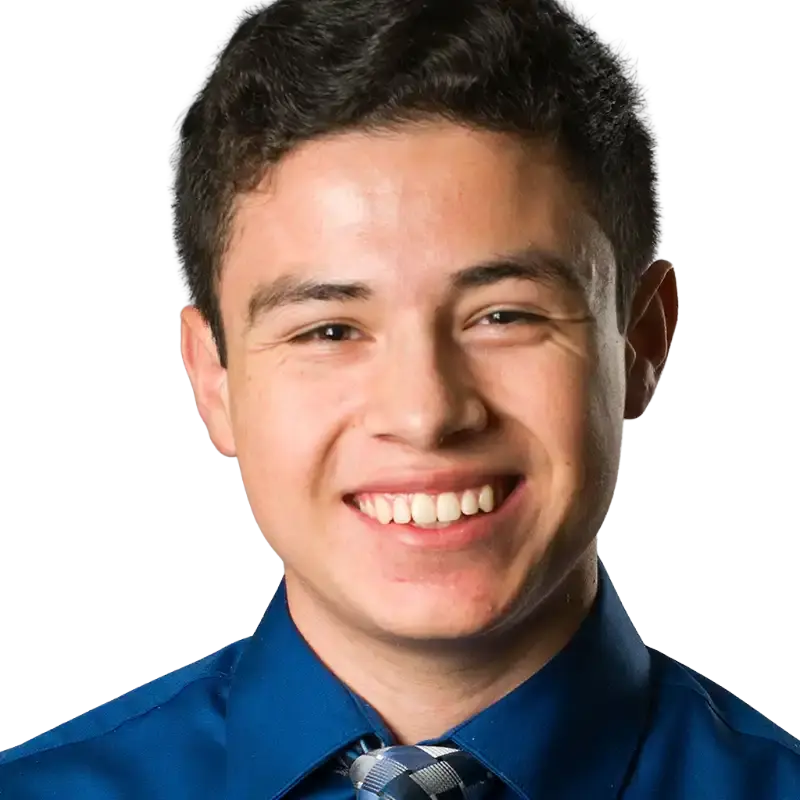 A headshot of Luis